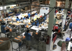 Công ty Phương Châu hân hạnh mang đến quý khách hàng những sản phẩm chất lượng nhất, công ty sẵn lòng nhận đặt hàng mũ nón số lượng lớn