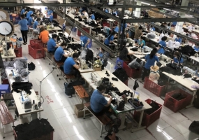 This is a factory specializing in the production of hats and uniforms for large export orders, please come to Phuong Chau.