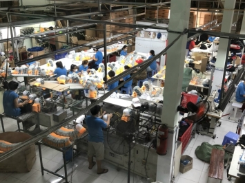 Công ty Phương Châu hân hạnh mang đến quý khách hàng những sản phẩm chất lượng nhất, công ty sẵn lòng nhận đặt hàng mũ nón số lượng lớn